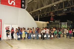Fila para la conferencia