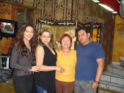 Paty, Roxana, Vicky y Armando