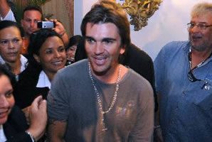 Llega Juanes a Cuba