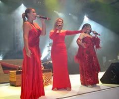 Lila Deneken, Ana Cirré y Arianna hicieron suyo el Centro de Convenciones Tabasco 2000. (Foto: Javier Chavez) Lila Deneken, Ana Cirré y Arianna hicieron suyo el Centro de Convenciones Tabasco 2000. (Foto: Javier Chavez)