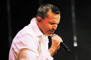 notichismes_2010_abril_Miguel0Bose2031