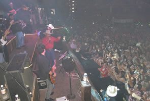 EMILIO NAVAIRA VOLVIÓ A DEMOSTRAR QUE SIGUE SIENDO ”EL REY DEL RODEO” Emilio_Navaira_077
