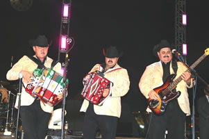 LA_ENJUNDIA_DE_CHUY_LUPILLO_Y_HERACLIO