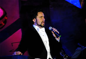 El_tenor_Rodrigo_en_polyforum