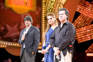Los_productores_Ruben_y_Santiago_Galindo_con_la_conductora_Galilea_Montijo