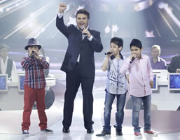 Mijares_comparti_el_escenario_con_Miguel_ngel_Hiroshi_y_Carlos