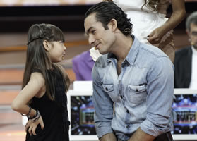 Montse_Los_Rebeldes_de_nuevo_protagoni_Telesa_junto_al_galn_original_Aarn_Daz