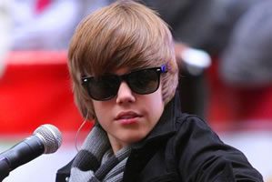 justin-bieber-performing1 justin-bieber-performing1