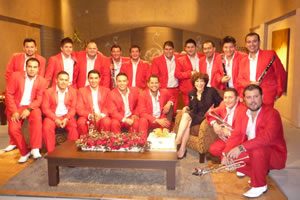 La_periodista_Cristina_Pacheco_y_La_Original_Banda_El_Limn_de_Salvador_Lizrraga