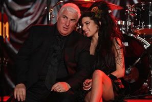 mitch_amy_winehouse_wideweb__470x35821 mitch_amy_winehouse_wideweb__470x35821
