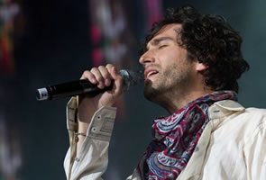Benny-Ibarra-Siento1 Benny-Ibarra-Siento1