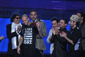 calle13-va-arrasando-1_590x3951 calle13-va-arrasando-1_590x3951