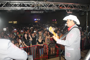 Daniel_Esquivel_imprimiendo_sentimiento