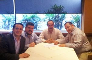 FOTO_PESADO_firma_contrato FOTO_PESADO_firma_contrato