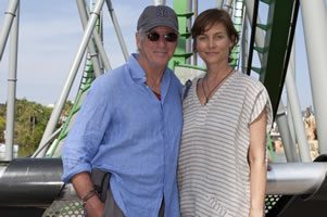 Richard_Gere_and_Carey_Lowell_Visit_Universal_Orlando