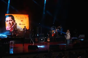 Carlos_Macas_aprovech_para_presentar_su_nuevo_disco_El_Cartero Carlos_Macas_aprovech_para_presentar_su_nuevo_disco_El_Cartero