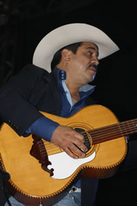Daniel_Esquivel_vocalista