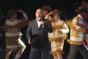 Lupillo_Rivera_en_el_Teatro_Blanquita_2013_060