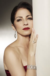 Gloria_Estefan_Promo_1