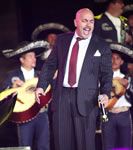 Lupillo_Rivera_en_la_Serenata_de_Respeco_a_Jenni_Rivera_061