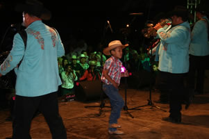 Un_pequen_palenciano_se_uni_al_show_de_la_alegra