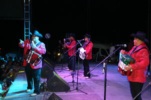 2._Lupillo_agradece_las_ovaciones