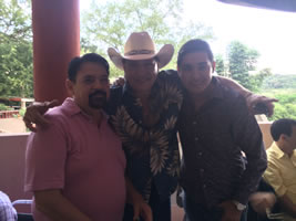 Javier_Villarreal_Ramiro_Delgado_y_su_hijo_Ramirin