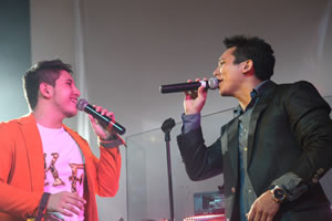 Alberto_Moguel_y_Edwin_Luna_interpretando_Borracho_de_Amor