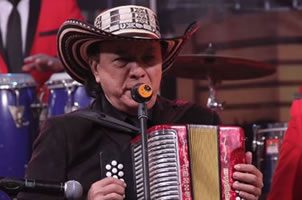 el msico colombiano alcanz el xito interpretando cumbias como el campanero y cumbia sampuesana