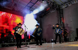 Chapete Lupe y Chuy en el gran escenario 