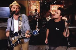 SANTIAGO CRUZ PRESENTA EN COMPAÑIA DE DANI MARTÍN EL NUEVO VIDEO DEL TEMA ”UNA HISTORIA DIFERENTE” DUUII
