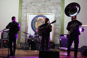 Los Gfez cerraron la primera gran noche de Expo Compositores