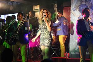 Inolvidable noche para Karina Catalán Inolvidable noche para Karina Catalán