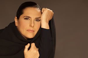 CECILIA TOUSSAINT EN EL HOMENAJE A CONSUELO VELAZQUEZ PALACIO DE BELLAS ARTES 3a1bd364 aecf 4ac0 9f40 60f4422924a7