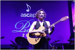 NATALIA LAFOURCADE CONTINÚA RECOGIENDO FRUTOS DE ”HASTA LA RAÍZ” HEEH
