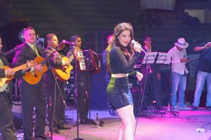 PAOLA PRECIADO PRESENTE EN LA FERIA DE LAS FLORES DE MEDELLIN, COLOMBIA DSC01264