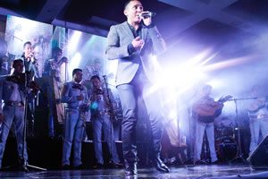 edwin-luna-arranco-el-aplauso-de-todos-los-compositores