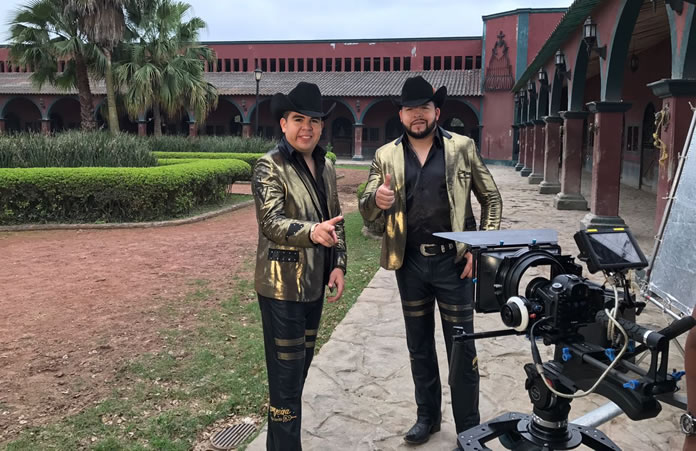 HERMANOS VE-696x451