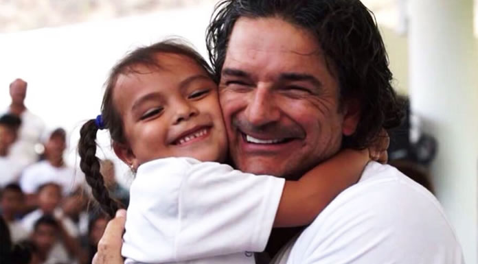 RICARDO ARJONA regala casas a damnificados en Guatemala por medio de su FUNDACIÓN ADENTRO