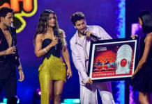SEBASTIÁN YATRA recibió el reconocimiento 3x platino por “PAREJA DEL AÑO”
