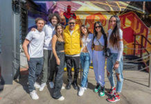ALEJANDRO FERNÁNDEZ y sus hijos disfrutan de un día en El Lugar más Feliz del Mundo