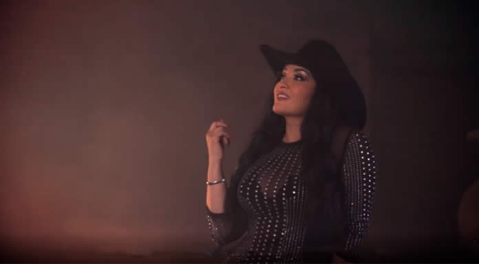 Mya-“La-Dama-De-Negro”