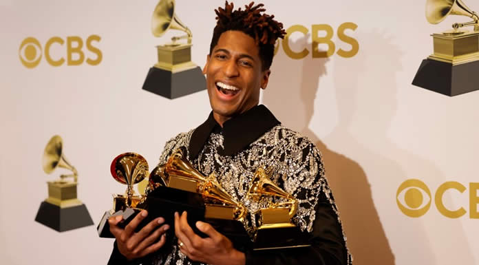 JON BATISTE gana 5 GRAMMYS incluyendo “Álbum Del Año”