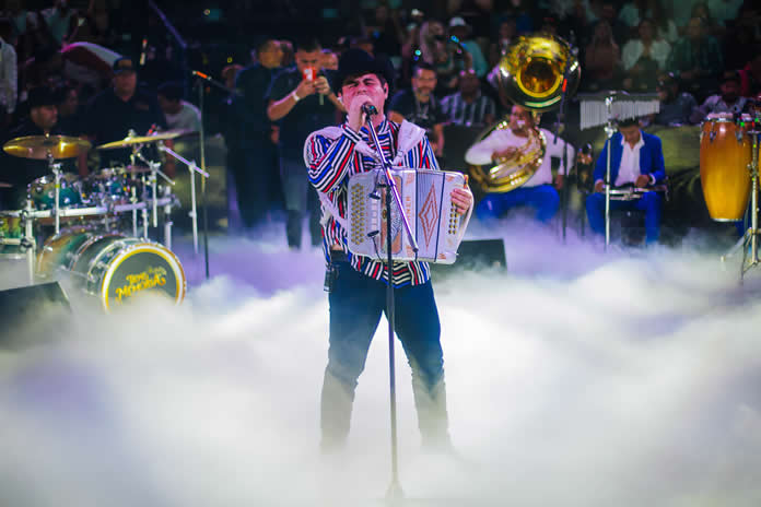 ALFREDO OLIVAS presentó un gran show en el DOMO CARE 