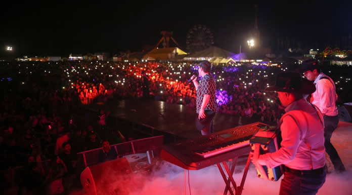 ALFREDO OLIVAS reúne a más de 90 mil personas en sus shows de viernes y sábado