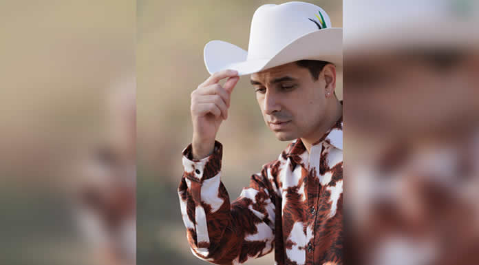 FRANK ARCADIO en el top 10 del regional mexicano