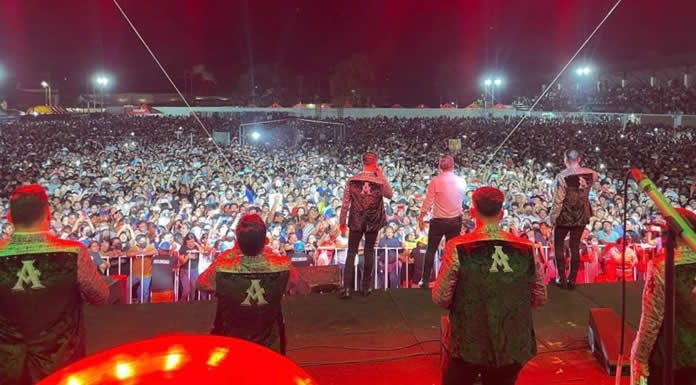 LA ARROLLADORA BANDA LIMÓN abarrota imponente evento en Veracruz
