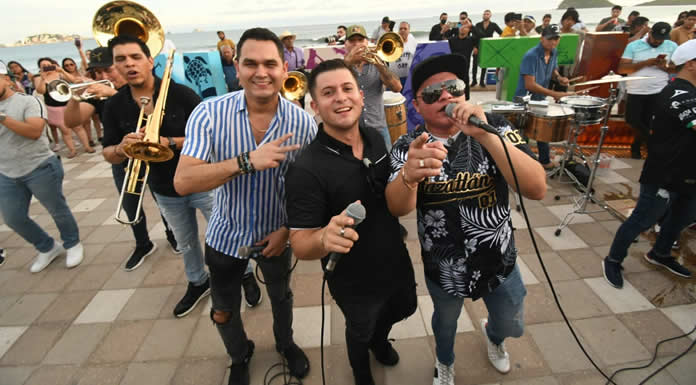 BANDA LOS RECODITOS se apodera del malecón de Mazatlán