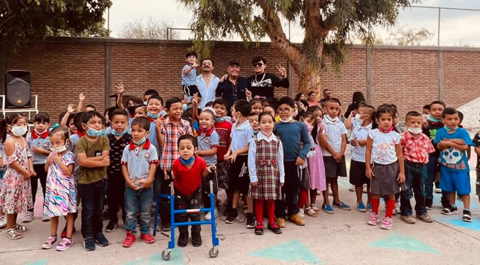 LOS DOS CARNALES Regalan Acordeones En San Pedro de las Colonias Coahuila