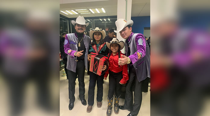 LAS POTRANQUITAS DE REYNOSA compartieron el escenario con LOS DOS CARNALES en las fiestas patrias de México